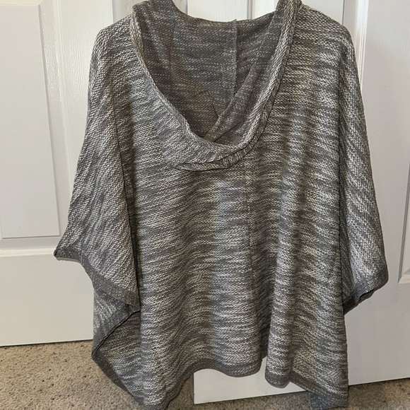 NWT LoveStich Gray Poncho Hoodie - Picture 6 of 8